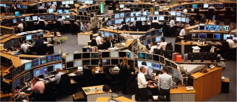 EUR/USD wzrósł powyżej 1,2400 w reakcji na dane o nowych etatach w sektorze pozarolniczym USA