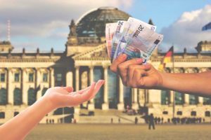 Ile zarabia makler w Niemczech