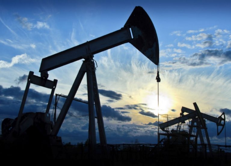 Ropa brent spada około 2 procent