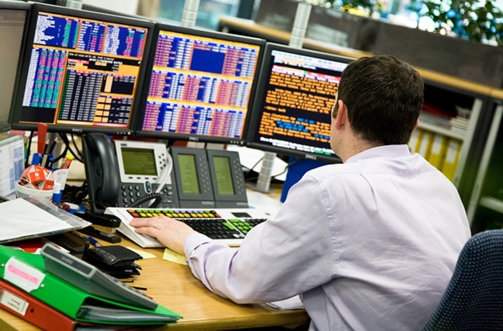 Platformy inwestycyjne Forex – na co zwracać uwagę przy ich wyborze