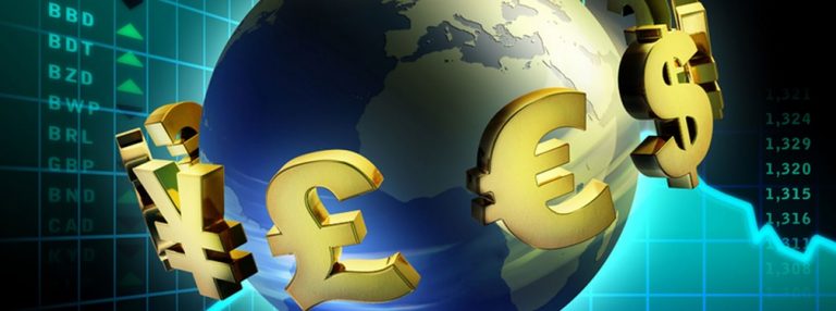 Złoty może stracić na wartości, warto inwestować w waluty obce