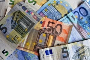 Pieniądze - banknoty Euro