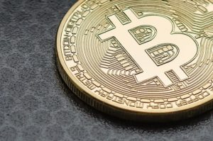 Elegancka moneta Bitcoin z bliska