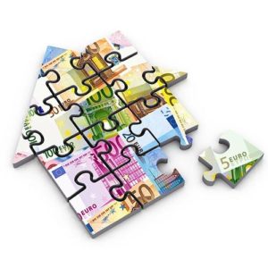 puzzle układające się w dom banknoty
